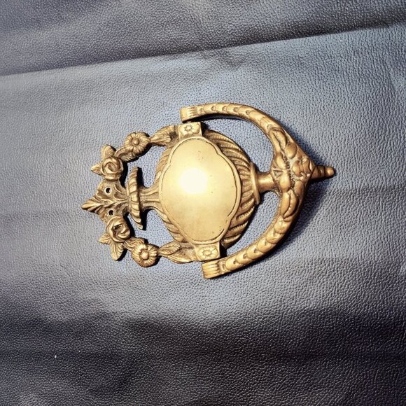 7.5" x 5" Brass Doorknocker Vintage, French Floral Style and beautifully made. - Picture 7 of 7